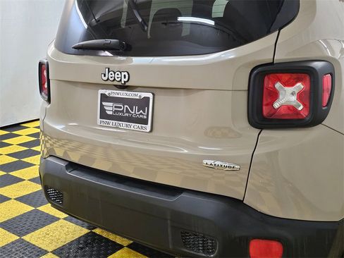 Used 2016 Jeep Renegade Latitude image 13
