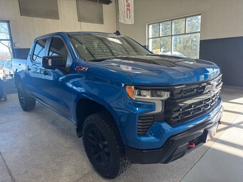 Used 2024 Chevrolet Silverado 1500 LT Trail Boss w/ LT Trail Boss Premium Package image 3