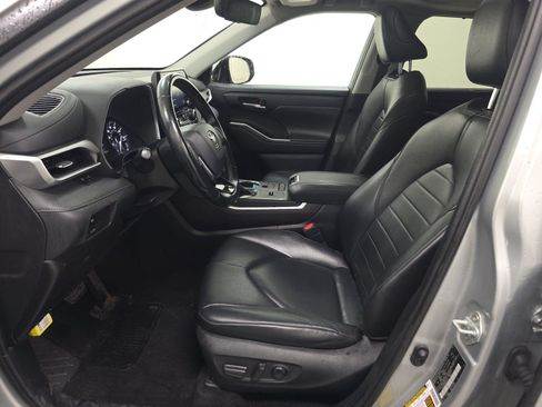 Used 2021 Toyota Highlander XLE FWD image 7