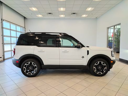 Used 2022 Ford Bronco Sport Outer Banks AWD/4WD image 2