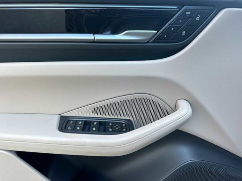 New 2026 Porsche Macan 4 Electric image 12