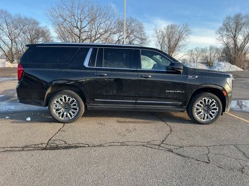 Used 2024 GMC Yukon XL Denali Ultimate image 8