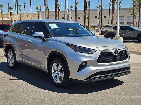 Used 2023 Toyota Highlander LE FWD image 8
