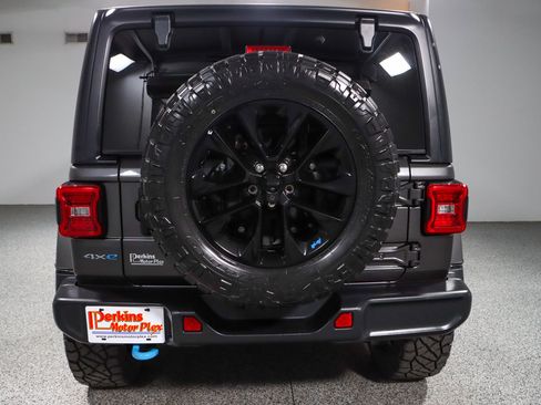 Used 2023 Jeep Wrangler Unlimited Sahara w/ Cold Weather Group AWD/4WD image 9
