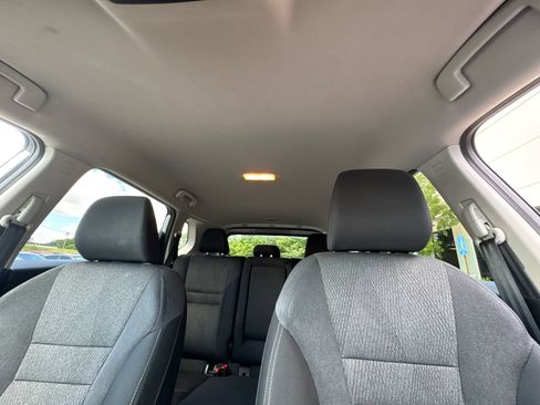 Used 2025 Nissan Rogue SV FWD image 32