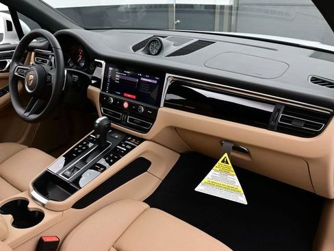 New 2026 Porsche Macan image 14