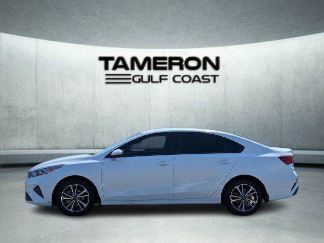 Used 2023 Kia Forte LXS FWD image 2