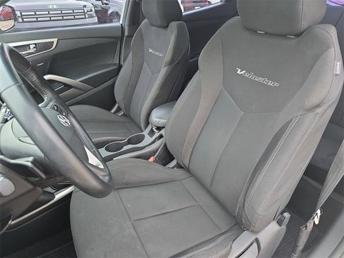Used 2017 Hyundai Veloster Value Edition image 13