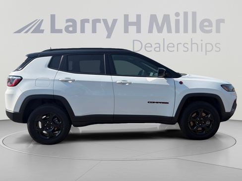 Used 2024 Jeep Compass Trailhawk AWD/4WD image 7