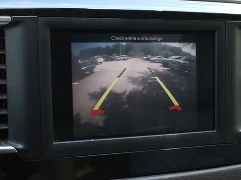 Used 2018 Chrysler Pacifica Touring-L FWD image 33