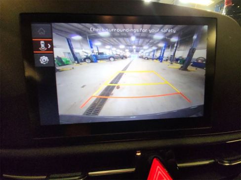 Used 2023 Kia Niro LX image 18