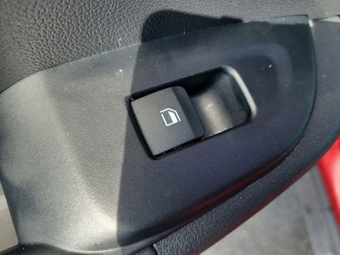Used 2025 Hyundai Venue Limited FWD image 14