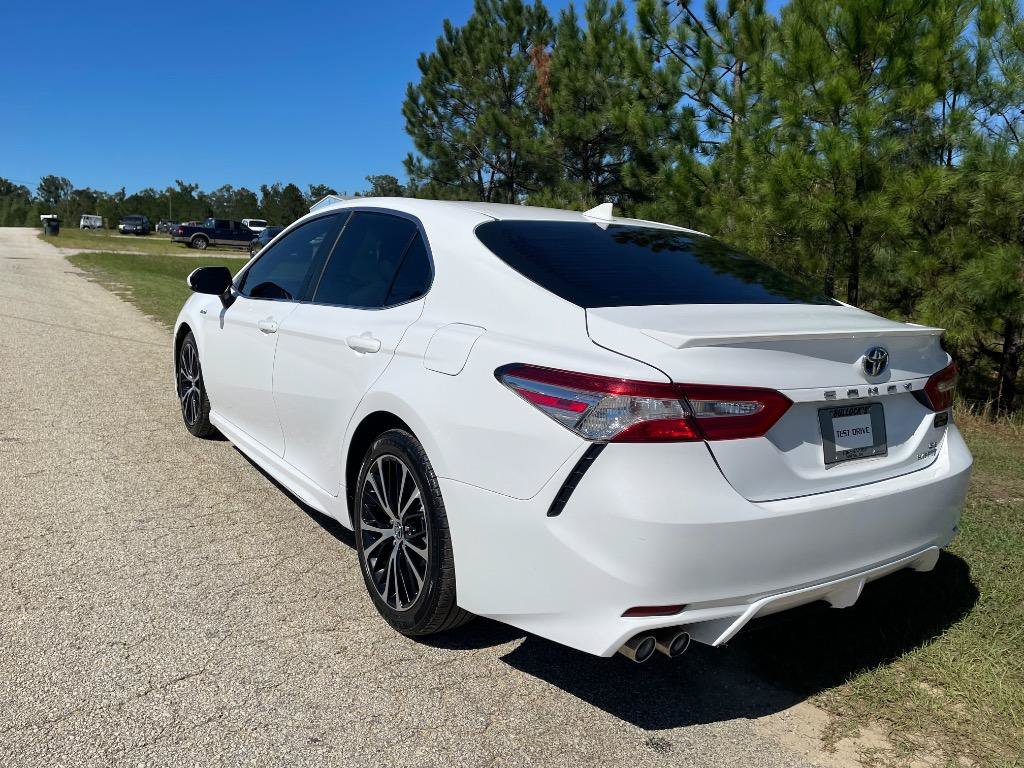 Used 2020 Toyota Camry SE FWD image 4