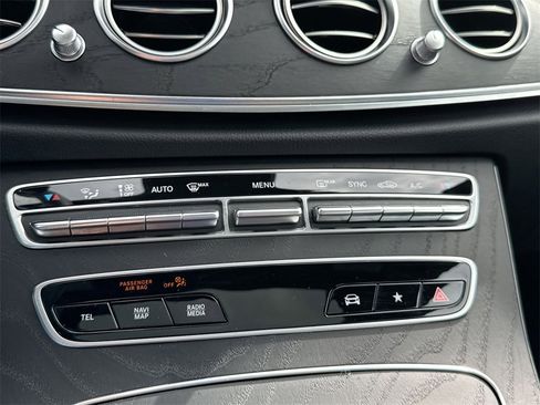 Used 2022 Mercedes-Benz E 350 4MATIC Sedan w/ Driver Assistance Package image 17