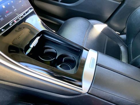 Used 2024 Mercedes-Benz GLC 300 image 17