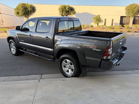 Used 2013 Toyota Tacoma PreRunner w/ TRD Sport Pkg image 9