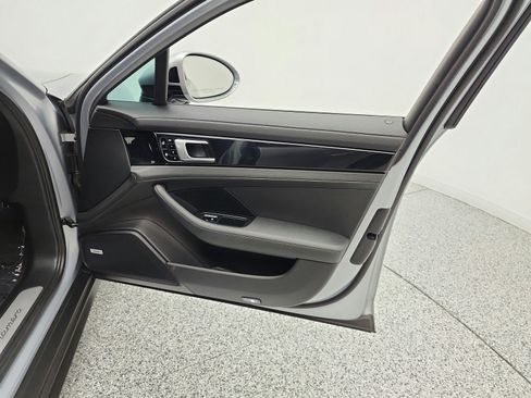 Used 2021 Porsche Panamera image 20