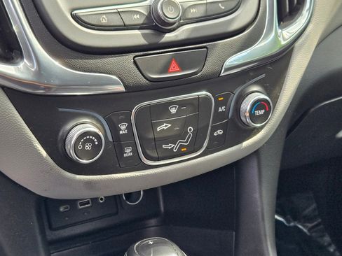 Used 2021 Chevrolet Equinox LT image 25