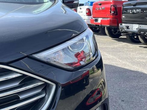 Used 2022 Ford Edge Titanium image 9
