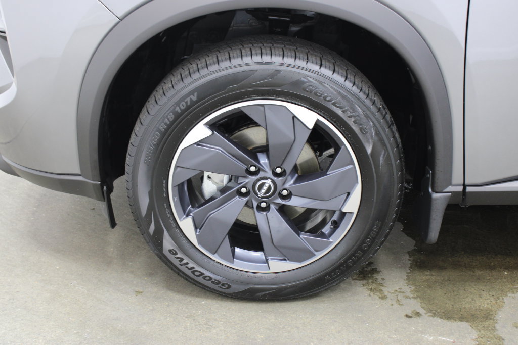 Used 2024 Nissan Rogue SV AWD/4WD image 27