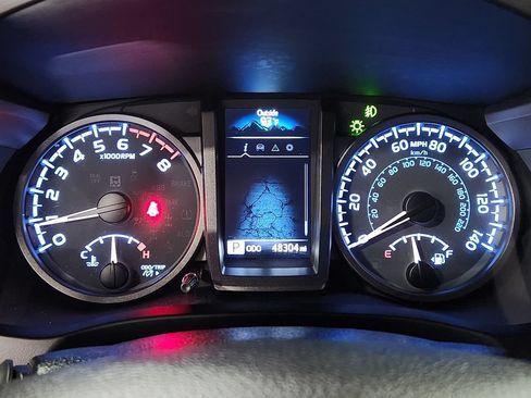 Used 2021 Toyota Tacoma TRD Sport w/ Technology Package RWD image 26