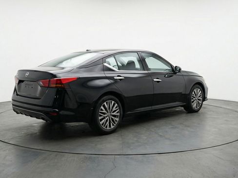Used 2025 Nissan Altima 2.5 SV FWD image 9