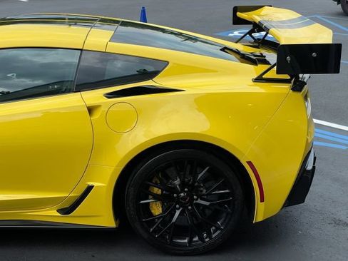 Used 2016 Chevrolet Corvette Z06 w/ Z07 Performance Package RWD image 18
