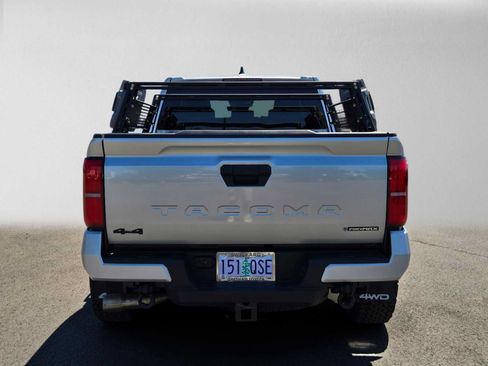 Certified 2025 Toyota Tacoma TRD Off-Road AWD/4WD image 5