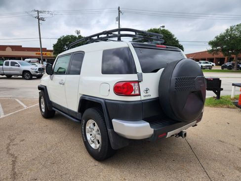 Used 2011 Toyota FJ Cruiser 2WD w/ TRD Sport Pkg image 3