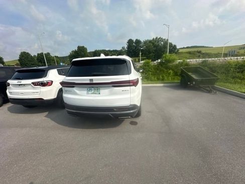 Used 2025 Buick Enclave Preferred AWD/4WD image 28