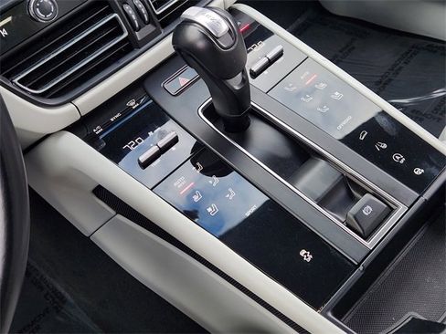 Used 2024 Porsche Macan w/ Premium Plus Package image 19