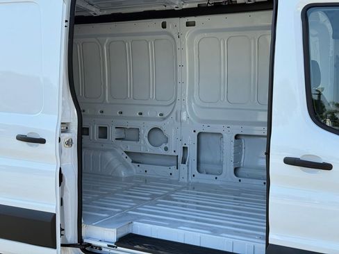 New 2026 Ford Transit 250 148 Medium Roof RWD image 17