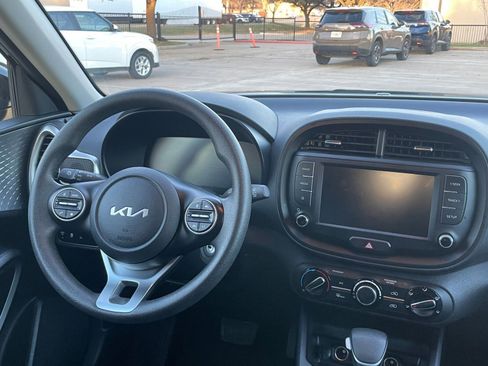 Used 2025 Kia Soul LX w/ LX Technology Package image 34