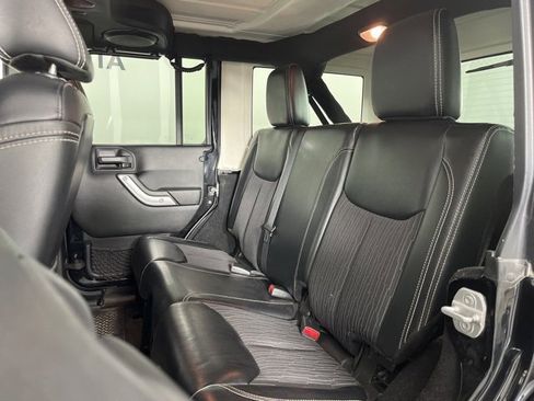 Used 2013 Jeep Wrangler Unlimited Sport image 14