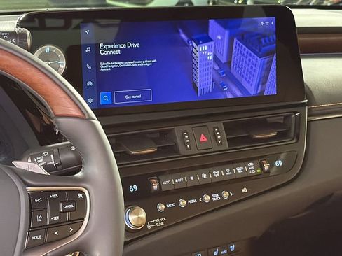 Used 2025 Lexus ES 300h w/ Technology Package image 16