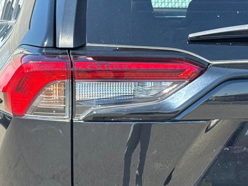 Used 2021 Toyota RAV4 LE AWD/4WD image 23