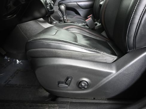 Used 2021 Jeep Cherokee Trailhawk image 22