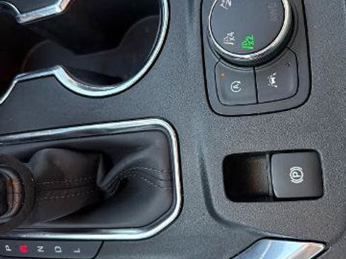 Used 2023 Chevrolet Traverse Premier AWD/4WD image 31