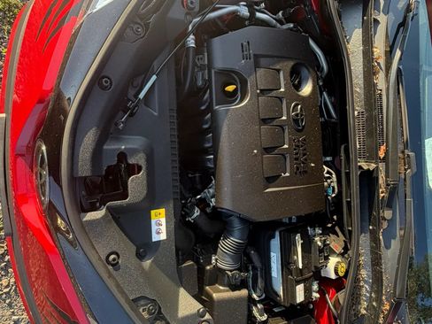 Used 2022 Toyota C-HR XLE FWD image 25