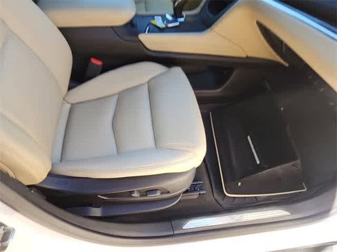 Used 2017 Cadillac XT5 FWD image 19