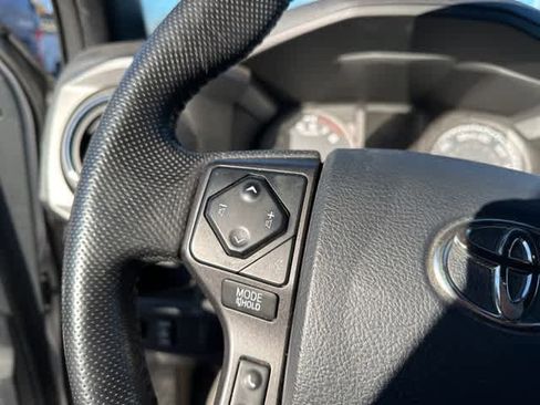 Used 2016 Toyota Tacoma TRD Sport image 10