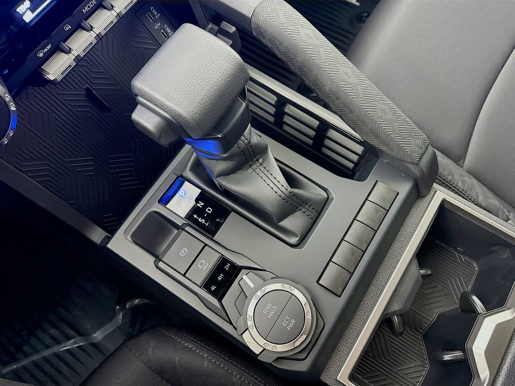 Certified 2025 Toyota Tacoma SR5 AWD/4WD image 19