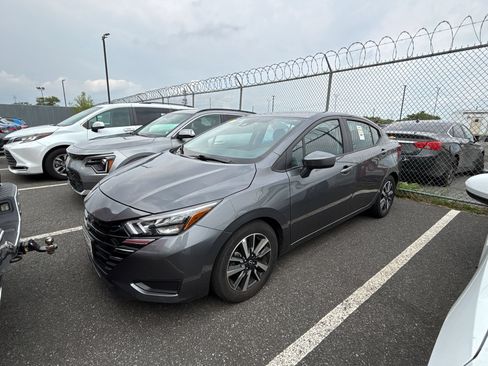 Used 2025 Nissan Versa SV FWD image 5