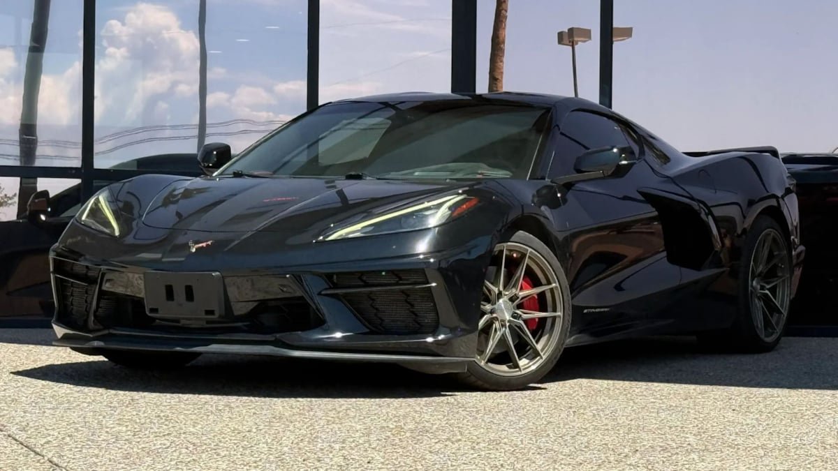 Used 2023 Chevrolet Corvette Stingray Preferred Cpe w/ Z51 Performance Package RWD image 32