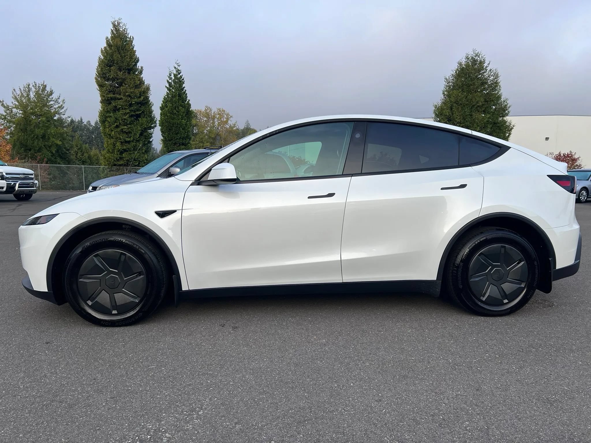 Used 2026 Tesla Model Y AWD image 4