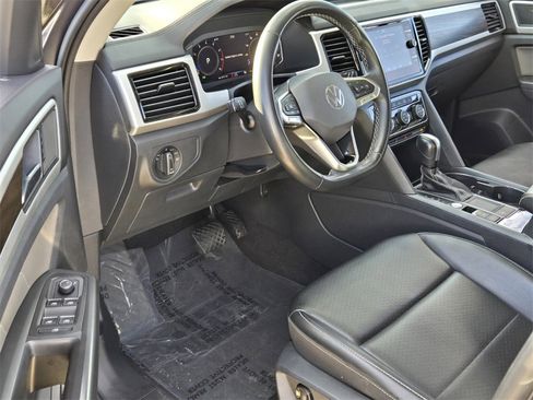 Certified 2022 Volkswagen Atlas SE image 11