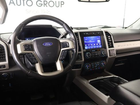 Used 2020 Ford F350 Lariat image 2