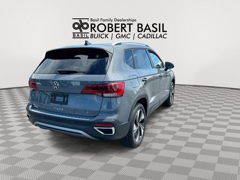 Used 2023 Volkswagen Taos SE w/ Panoramic Sunroof Package AWD/4WD image 8
