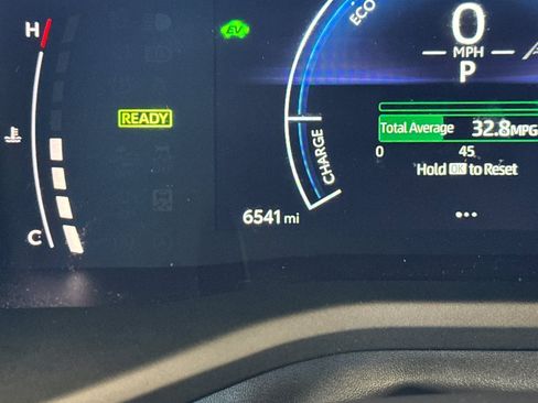Used 2025 Toyota Camry SE w/ Convenience Package FWD image 9