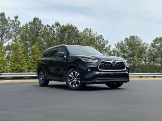 Used 2022 Toyota Highlander XLE video 2
